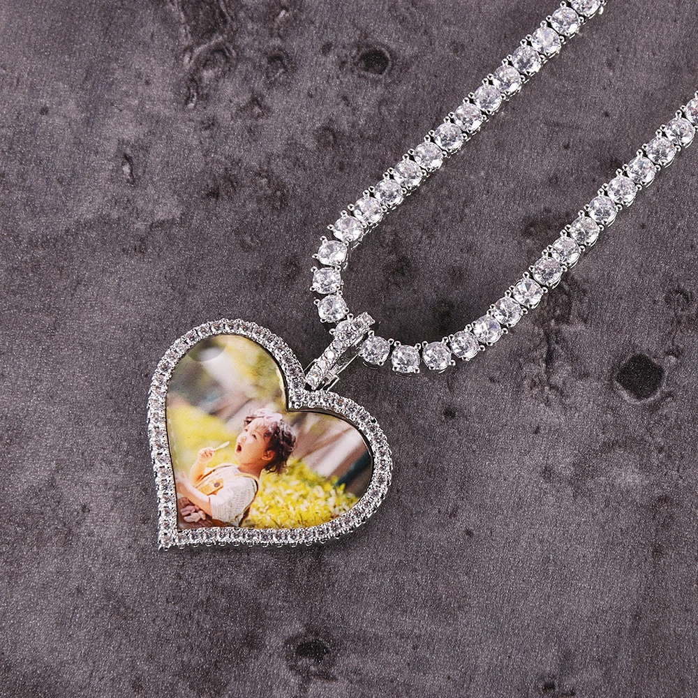 European And American Hip Hop Photo Memory Small Love Photo Pendant Micro-inlaid Zircon Heart-shaped Photo Frame Jewelry
European And American Hip Hop Photo Memory Small Love Photo Pendant Micro-inlaid Zircon Heart-shaped Photo Frame Jewelry