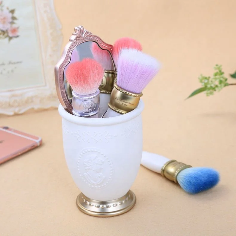 Wholesale Court Embossed Pattern Blue Makeup Brush Retro Man-made Wool Nylon Brush Set Beauty Makeup Tools
Wholesale Court Embossed Pattern Blue Makeup Brush Retro Man-made Wool Nylon Brush Set Beauty Makeup Tools