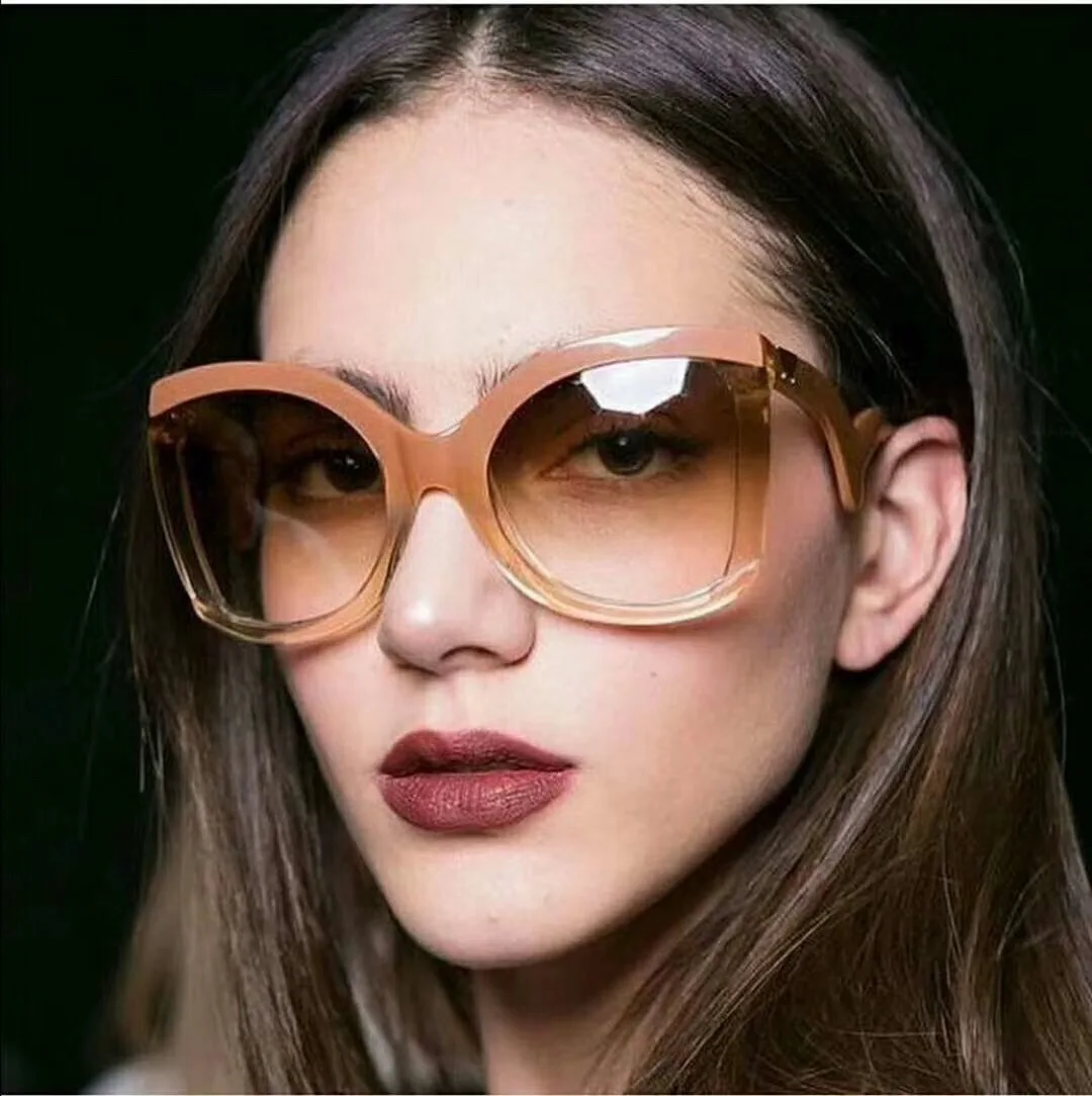 Fashion 2021 new oversized women sunglasses ladies personality big frame retro trend Sun glasses
Fashion 2021 new oversized women sunglasses ladies personality big frame retro trend Sun glasses