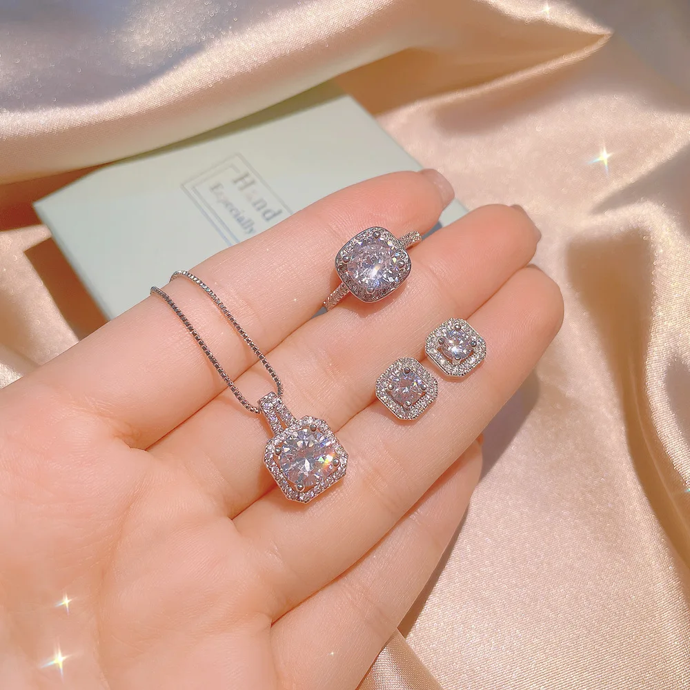 Luxury brass gold plated Full Central Square Diamond Ring Earring Jewels SET for Wedding Party Gift Jewelry Icy Zircon for Wome
Luxury brass gold plated Full Central Square Diamond Ring Earring Jewels SET for Wedding Party Gift Jewelry Icy Zircon for Wome