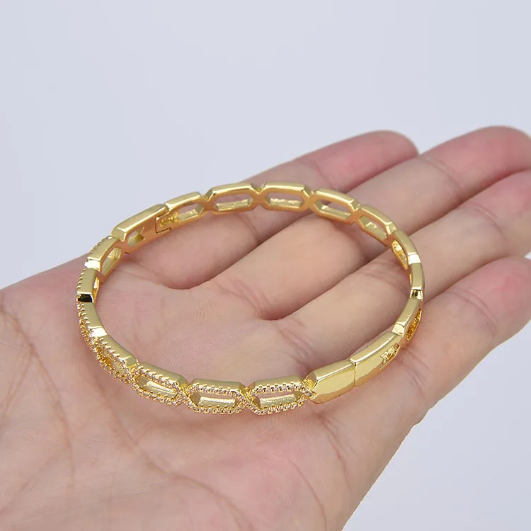 BC2032 Personalized bangles bracelets link chain handmade heart cuff bangle cubic zirconia pave bangle for ladies' gifts
BC2032 Personalized bangles bracelets link chain handmade heart cuff bangle cubic zirconia pave bangle for ladies' gifts