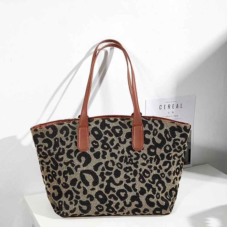 EG503 Woman high-level sense autumn and winter large capacity leopard print one-shoulder messenger women large quality tote bags
EG503 Woman high-level sense autumn and winter large capacity leopard print one-shoulder messenger women large quality tote bags