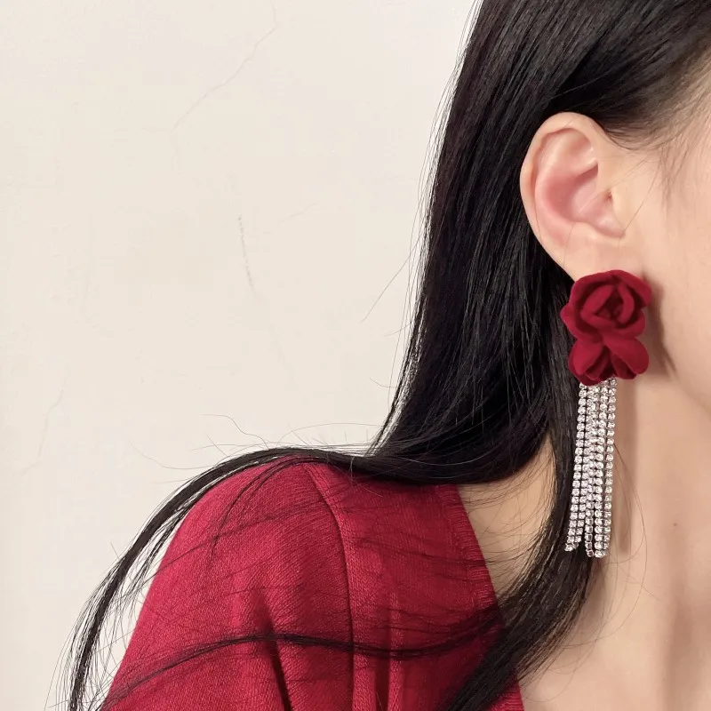French Vintage Red Flower Earrings with New Trendy Design Long Rhinestone Chain Tassel Earrings
French Vintage Red Flower Earrings with New Trendy Design Long Rhinestone Chain Tassel Earrings