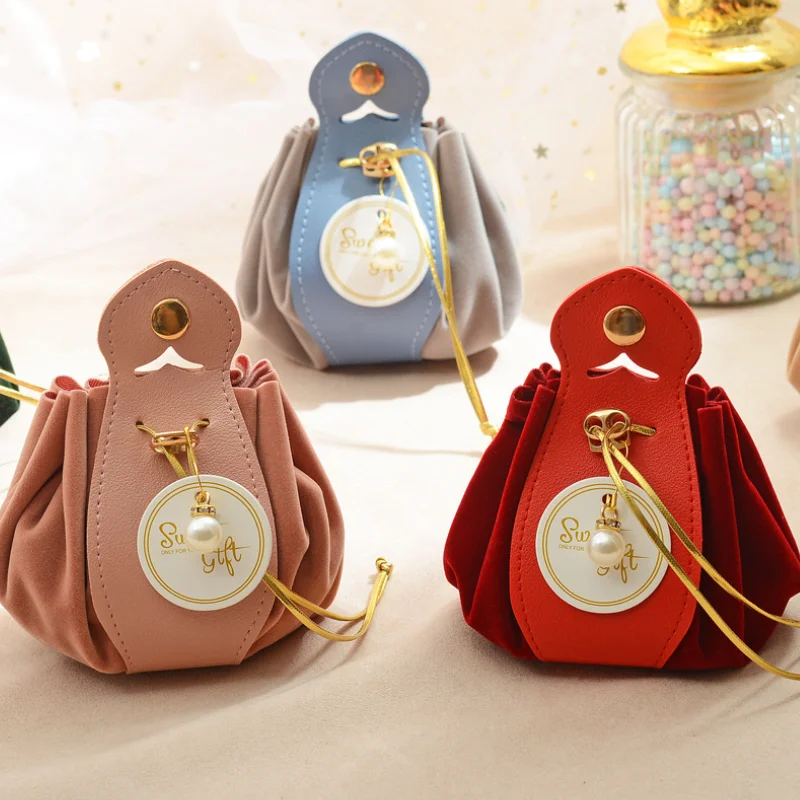 Luxury Drawstring Flannel Pouch Sachet Favor Bag With Pearl String Decor For Weddings Jewelry Candy Gift Boxes Birthdays Parties
Luxury Drawstring Flannel Pouch Sachet Favor Bag With Pearl String Decor For Weddings Jewelry Candy Gift Boxes Birthdays Parties