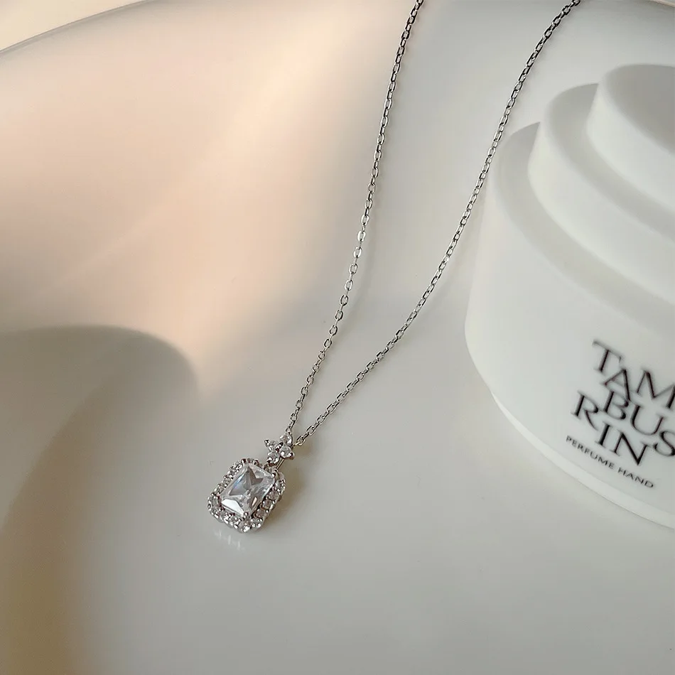 Minimalist Sterling Silver Link Chain Square Diamond Pendant Necklace For Women Girls
Minimalist Sterling Silver Link Chain Square Diamond Pendant Necklace For Women Girls