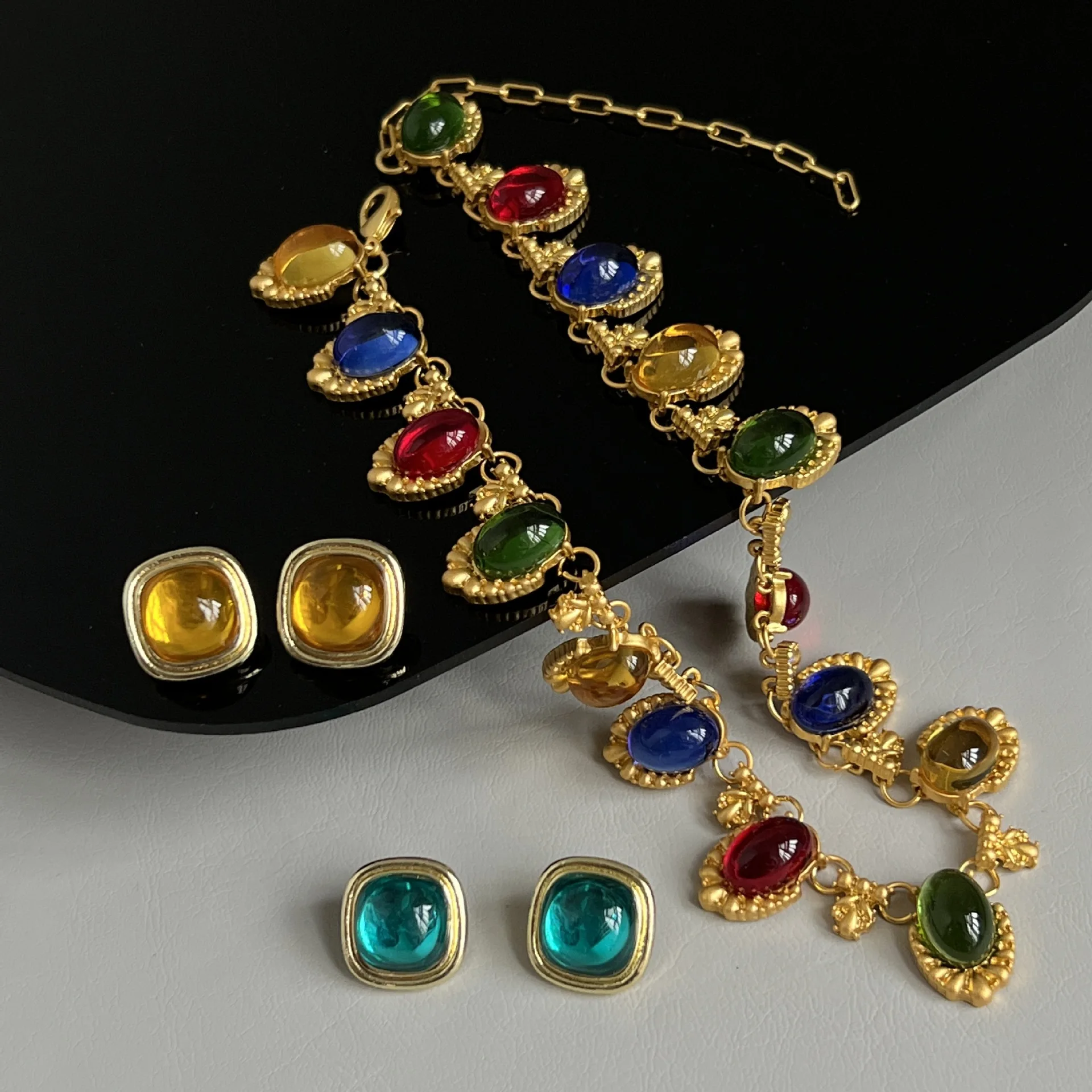 European and American court retro style color jelly glass metal short collarbone high grade jewelry suit necklace earring female
European and American court retro style color jelly glass metal short collarbone high grade jewelry suit necklace earring female