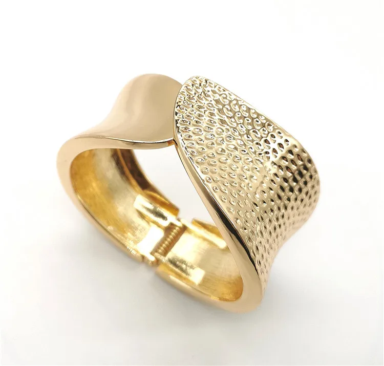 Wholesale Fine Jewelry Flowers Carved 14k Gold Plated Wedding Bracelet Bangle For Women
Wholesale Fine Jewelry Flowers Carved 14k Gold Plated Wedding Bracelet Bangle For Women