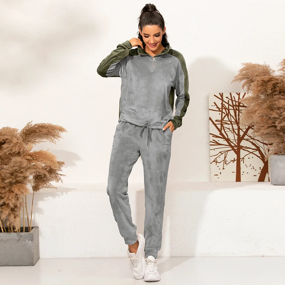 WW-0342 Pleuche Spell Color Fleece Sports Leisure Two-piece Women Sweat Suits Winter Two Piece Set Women, Customized color
WW-0342 Pleuche Spell Color Fleece Sports Leisure Two-piece Women Sweat Suits Winter Two Piece Set Women, Customized color