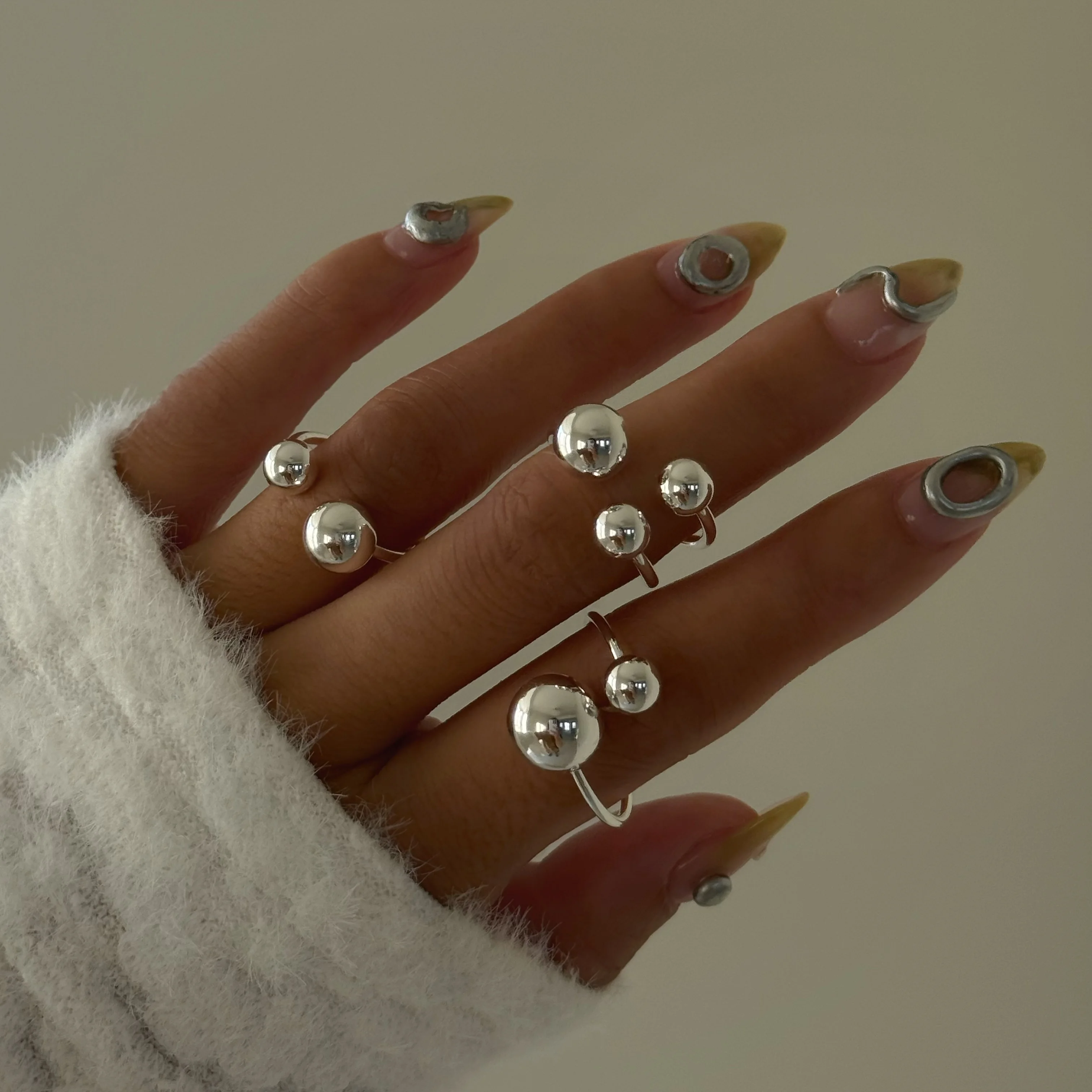 Dazan Winter New Ins Trendy Pvd Silver Plated Stainless Steel Nordic Design Polished Minimalist Ball Open Ring For Women
Dazan Winter New Ins Trendy Pvd Silver Plated Stainless Steel Nordic Design Polished Minimalist Ball Open Ring For Women