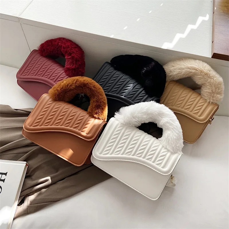 Designer 2021 Furry Bags Women Luxury Cosmetic Hand Bags Winter Korean Purses Faux Fur Handbags Ladies Shoulder Fluffy Tote Bags
Designer 2021 Furry Bags Women Luxury Cosmetic Hand Bags Winter Korean Purses Faux Fur Handbags Ladies Shoulder Fluffy Tote Bags