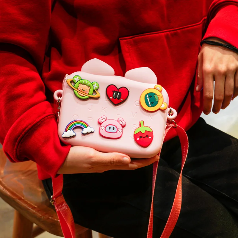 2021 luxury shoulder strap messenger children's wallet Korean fashion children's cartoon cute silicone baby girl's Bag Mini, Blue/pink/yellow/red
2021 luxury shoulder strap messenger children's wallet Korean fashion children's cartoon cute silicone baby girl's Bag Mini, Blue/pink/yellow/red
