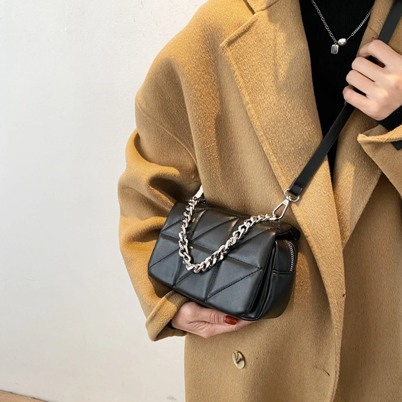 XP1360 2020 autumn and winter new trendy custom small black shoulder messenger bag solid color fashion small square bag
XP1360 2020 autumn and winter new trendy custom small black shoulder messenger bag solid color fashion small square bag