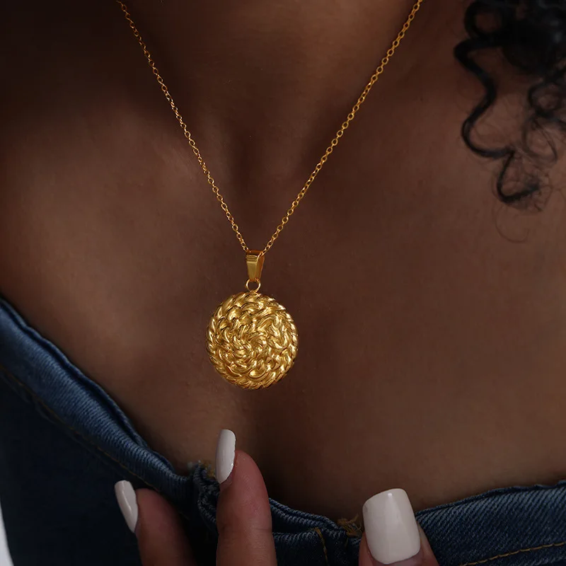 2023 New Fashion Waterproof 18k Gold Plated Stainless Steel Irregular Texture Pendant Necklace Earrings Jewelry Set
2023 New Fashion Waterproof 18k Gold Plated Stainless Steel Irregular Texture Pendant Necklace Earrings Jewelry Set
