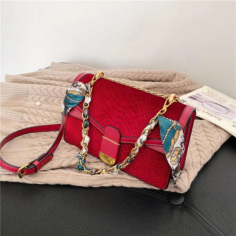2021 New Fashion Trend Diagonal Bag Portable Embossed Velvet Small Square Bag Autumn And Winter Bags
2021 New Fashion Trend Diagonal Bag Portable Embossed Velvet Small Square Bag Autumn And Winter Bags