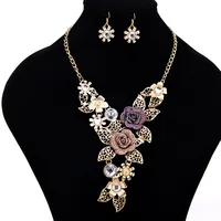 

2020 Retro Luxury Zircon Hollow Flower Statement Necklace And Earring Set Women Gem Set Necklace Fashion Jewelry Set