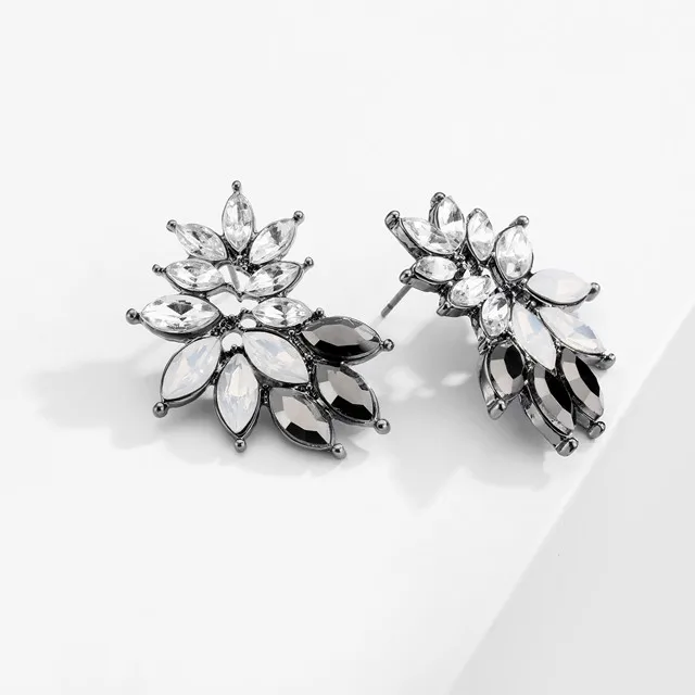 Classic Flower Earrings Trendy Halo Women's Earrings Vintage Statement Elegant Crystal Rhinestone Earrings For Women
Classic Flower Earrings Trendy Halo Women's Earrings Vintage Statement Elegant Crystal Rhinestone Earrings For Women