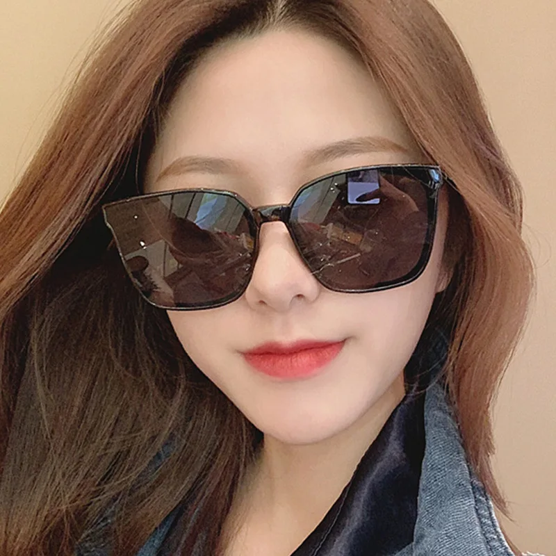 European and American fashion box Ins sunglasses personality sunglasses female versatile glasses trend metal hinge sunglasses
European and American fashion box Ins sunglasses personality sunglasses female versatile glasses trend metal hinge sunglasses