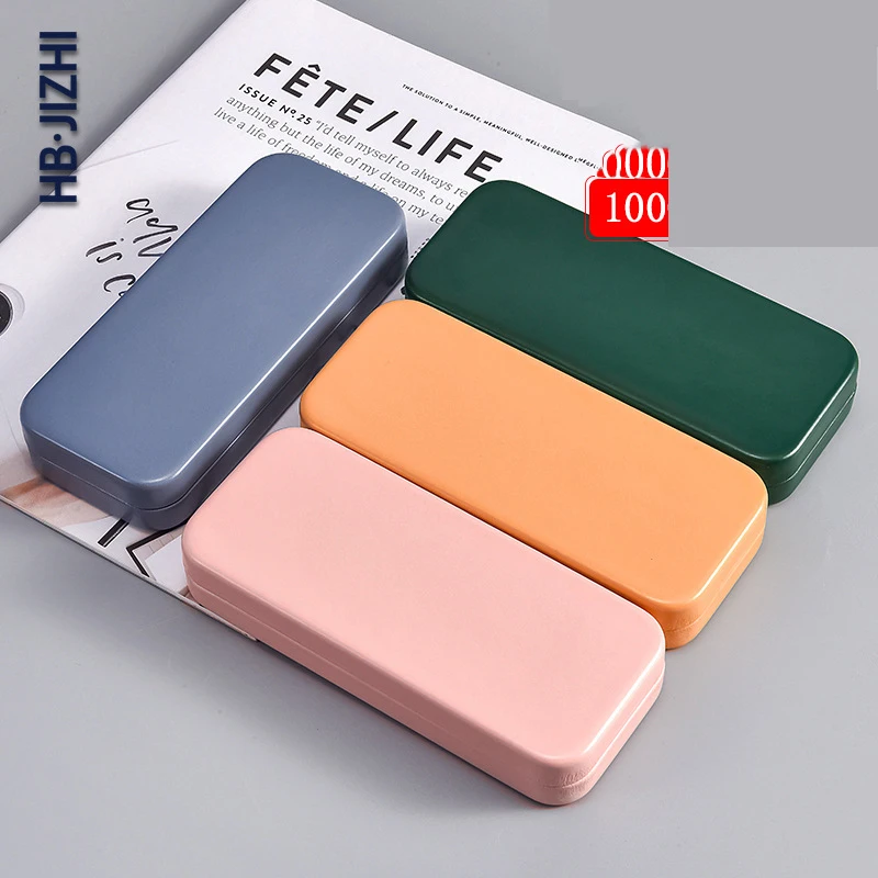 2022 New fashion designer rectangle glasses case Metal custom logo handmade pu leather sunglasses case square eyeglass box
2022 New fashion designer rectangle glasses case Metal custom logo handmade pu leather sunglasses case square eyeglass box
