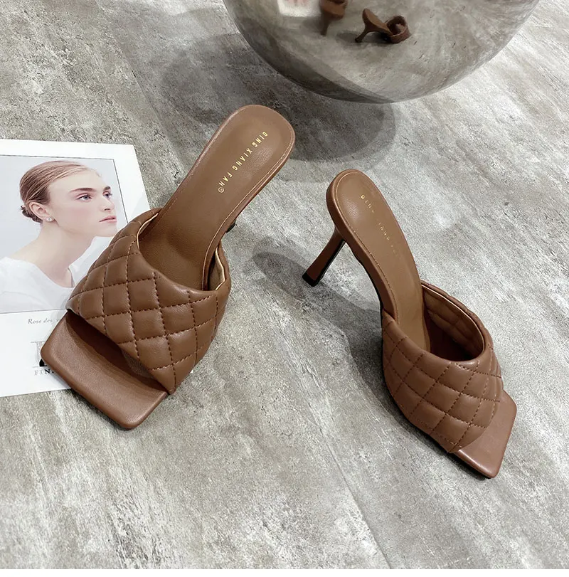 2021 new wholesales slippers Mule high heels flip flops square toe Slides Party shoes women diamond sandals for girls, Transparent, black
2021 new wholesales slippers Mule high heels flip flops square toe Slides Party shoes women diamond sandals for girls, Transparent, black