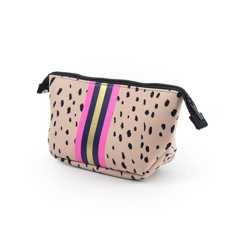 2022Makeup bag custom neoprene waterproof wholesale travel make up bag beauty zipper oem cosmetic bags for women
2022Makeup bag custom neoprene waterproof wholesale travel make up bag beauty zipper oem cosmetic bags for women