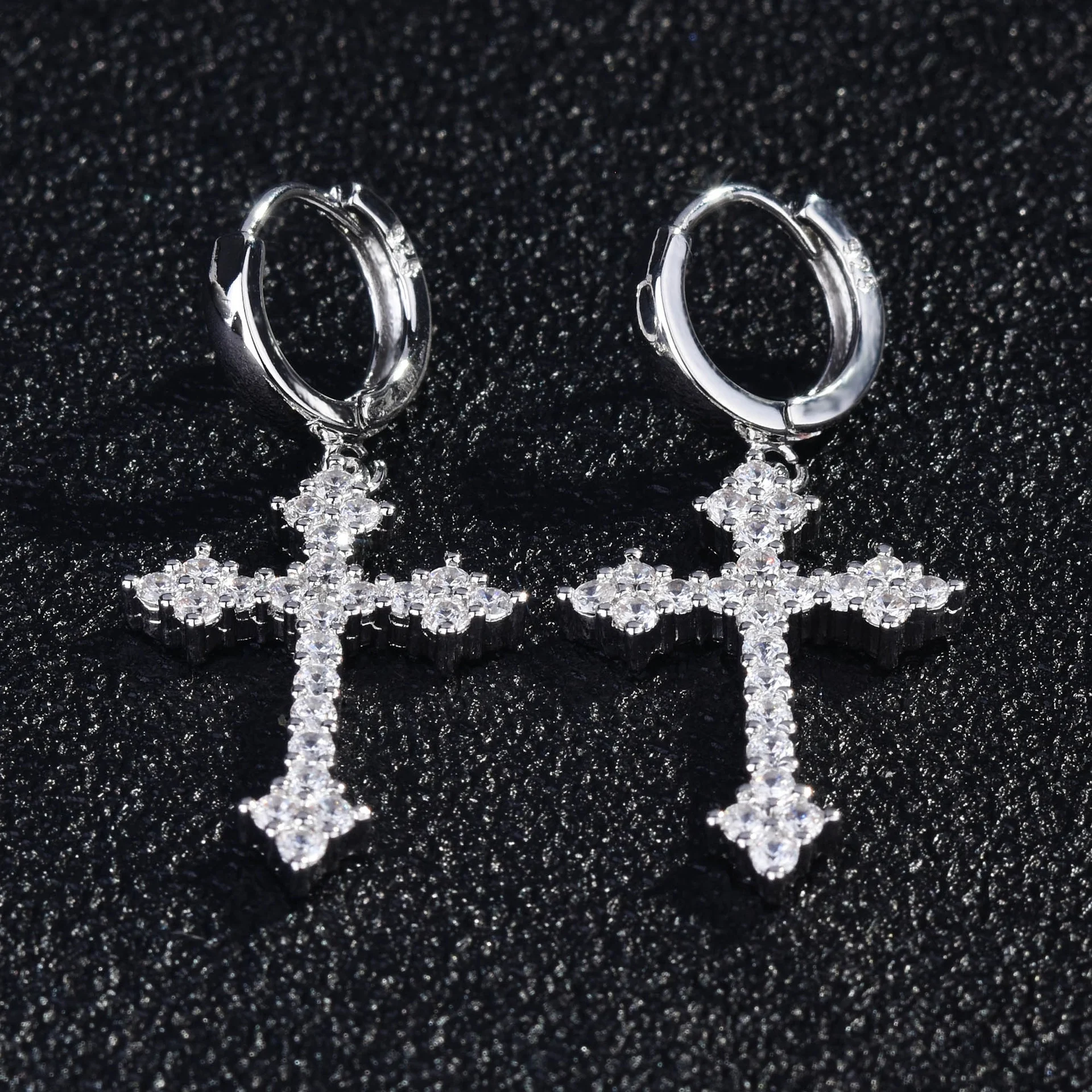 New Shiny Zircon Cross Earrings For Women Gifts Exquisite Silver Color Hoop Earring Girl Party Accessories Fashion Jewelry, Picture shows
New Shiny Zircon Cross Earrings For Women Gifts Exquisite Silver Color Hoop Earring Girl Party Accessories Fashion Jewelry, Picture shows