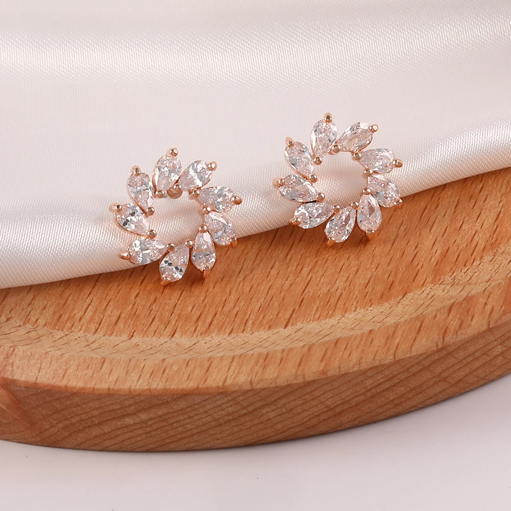Exquisite jewelry ear fashion Real gold plated flower zircon stud earrings for women 2019 party wedding ear studs
Exquisite jewelry ear fashion Real gold plated flower zircon stud earrings for women 2019 party wedding ear studs