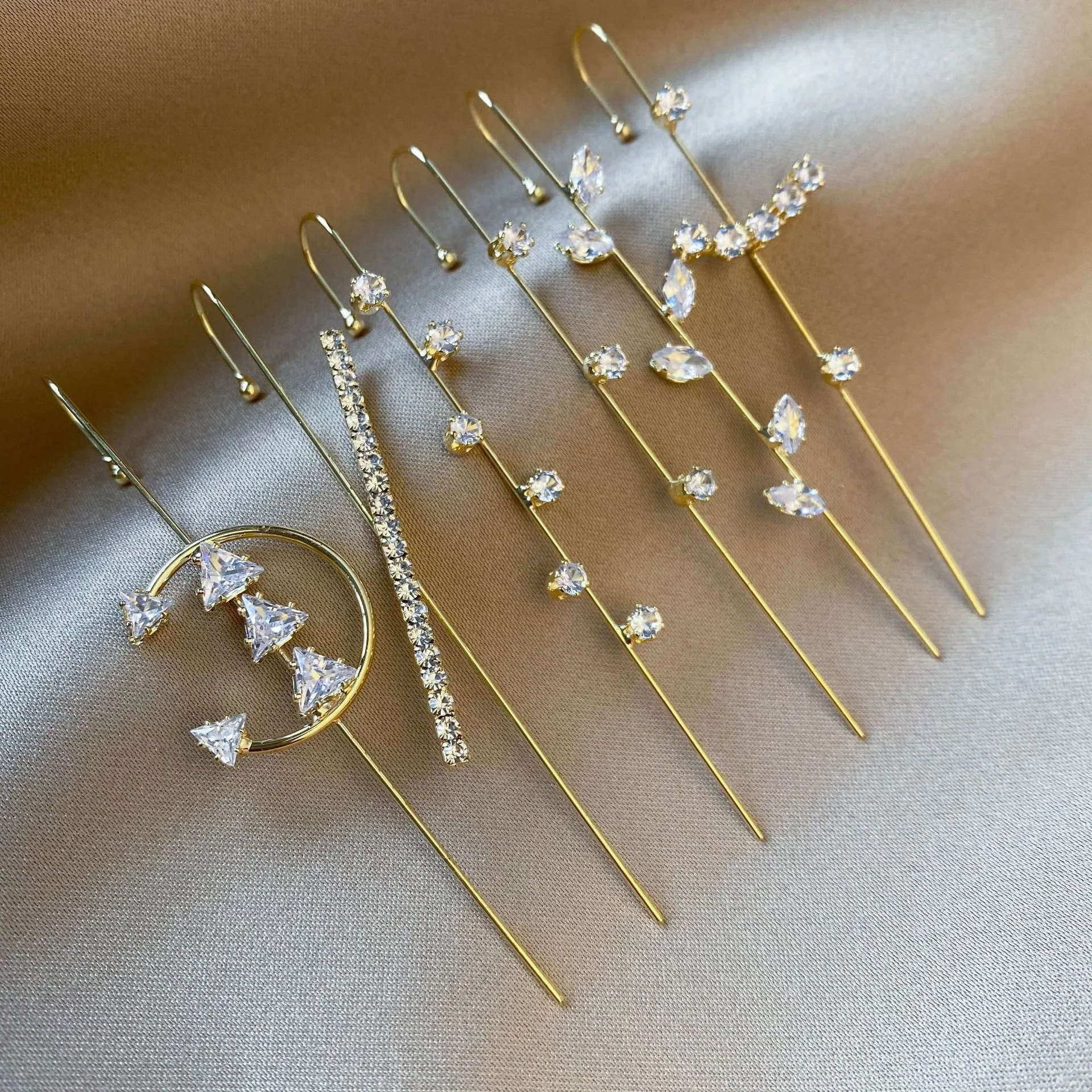 52039 2021 Popular Fashion Rhinestone Detail Zircon Decor Earring Ear Cuff Thread Ear Pin
52039 2021 Popular Fashion Rhinestone Detail Zircon Decor Earring Ear Cuff Thread Ear Pin