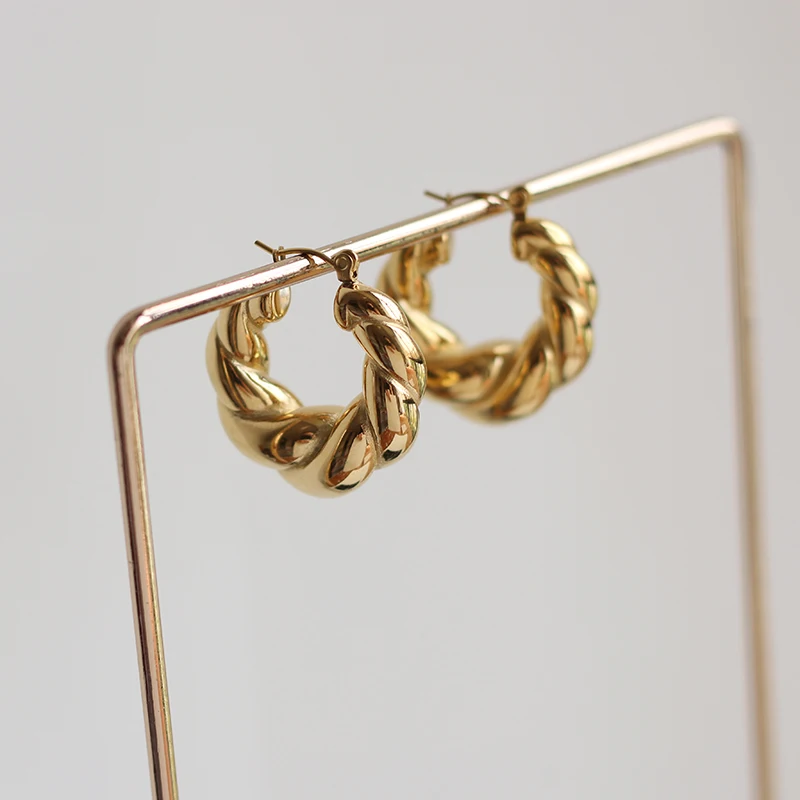 New Models 18K Gold Plated Stainless Steel C Shaped Chunky Thick Solid Gold Croissant Hoop Earrings
New Models 18K Gold Plated Stainless Steel C Shaped Chunky Thick Solid Gold Croissant Hoop Earrings