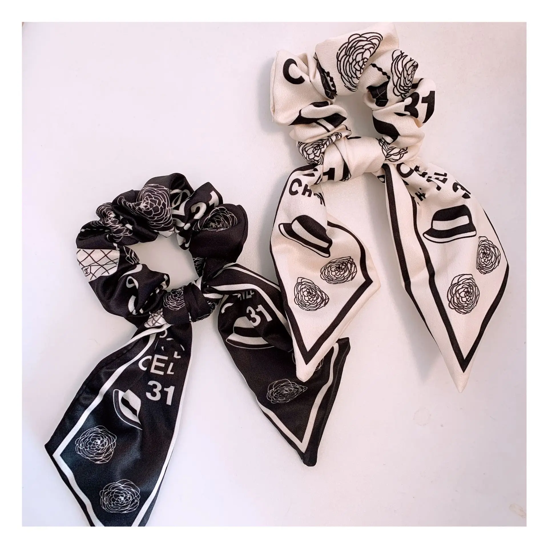 New Double C Hairband Retro Printing Abstract Letters Wild Bow Ribbon Hair Circle Hair Accessories, Picture shows
New Double C Hairband Retro Printing Abstract Letters Wild Bow Ribbon Hair Circle Hair Accessories, Picture shows