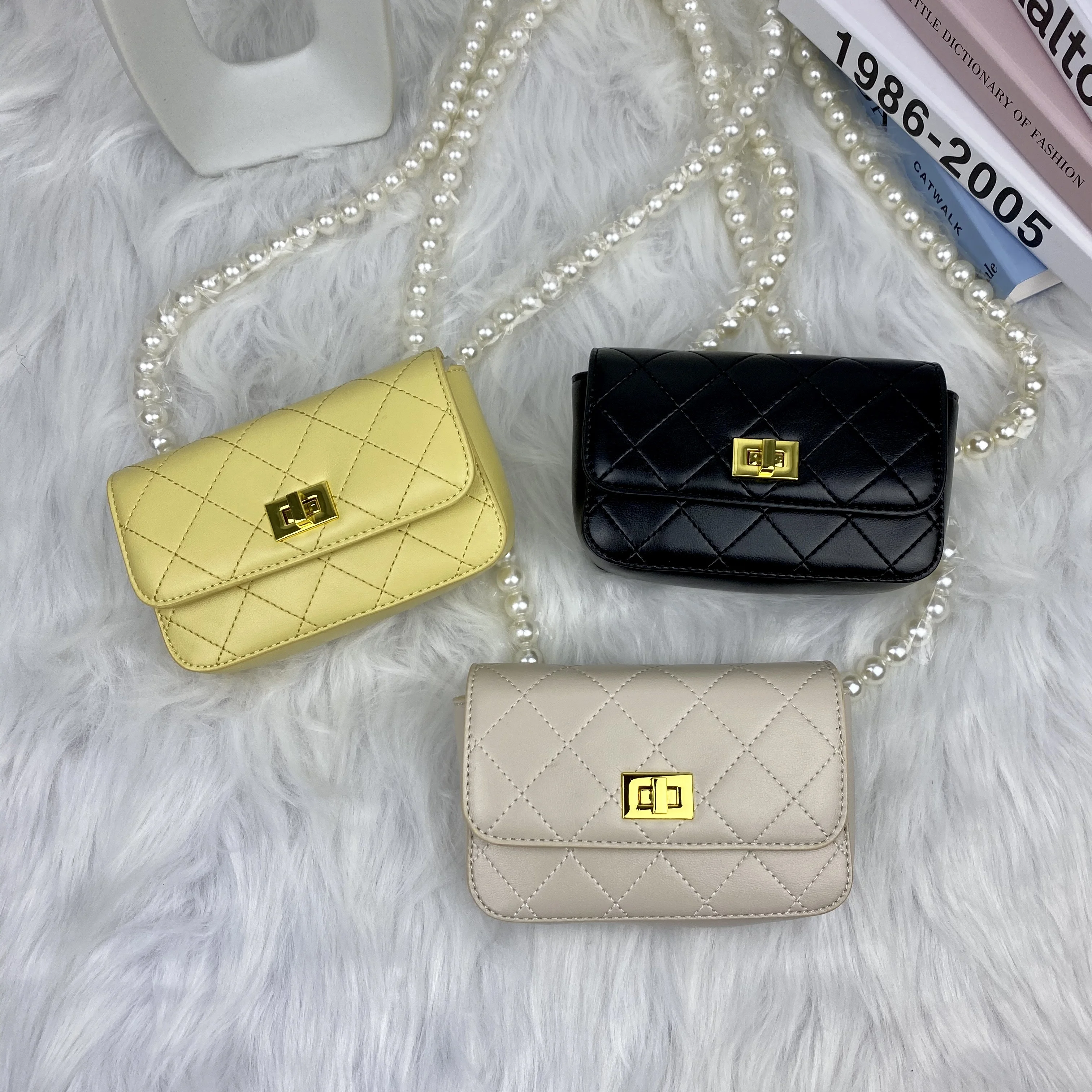 New Style Embroidered pearl messenger bag with fashionable temperament lattice shoulder bag for women, Beige, yellow and black
New Style Embroidered pearl messenger bag with fashionable temperament lattice shoulder bag for women, Beige, yellow and black
