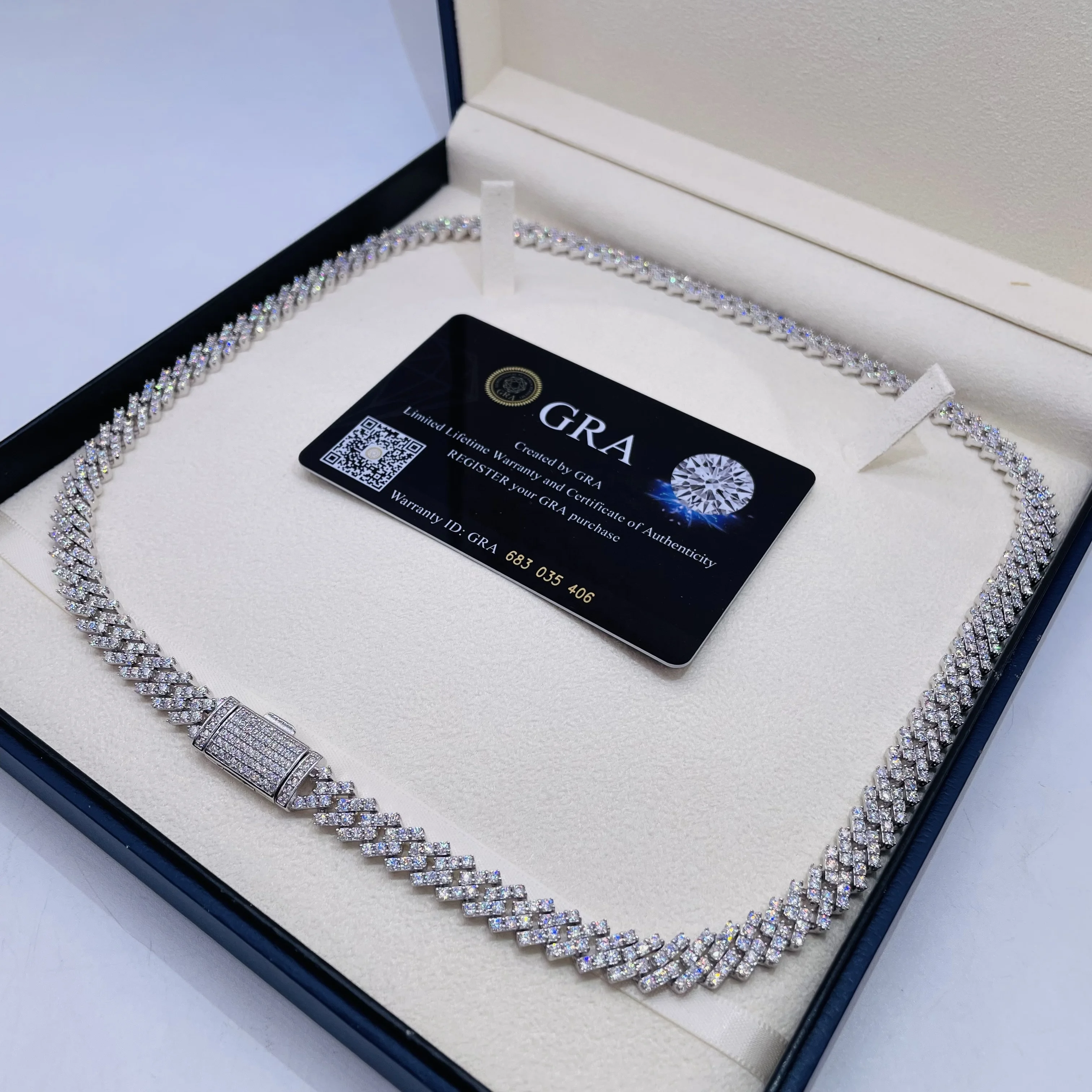 8MM Hip Hop mens chain Jewelry 925 Sterling Silver Fully VVS Moissanite Cuban Link Chain in stock
8MM Hip Hop mens chain Jewelry 925 Sterling Silver Fully VVS Moissanite Cuban Link Chain in stock
