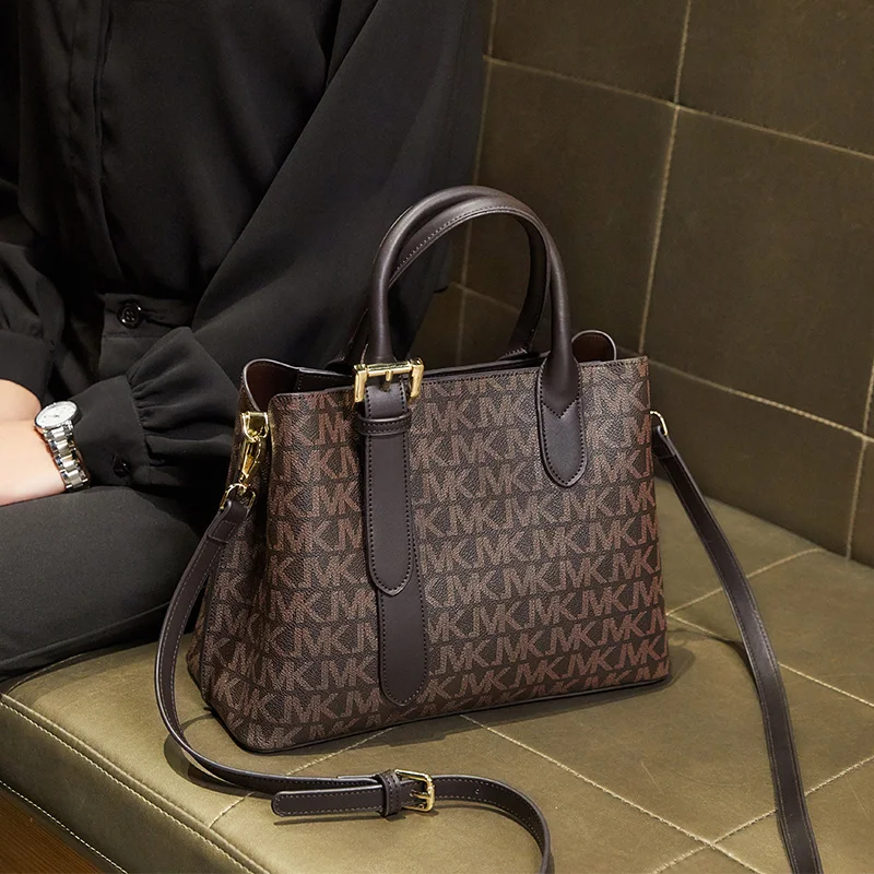 2021 PVC Elegant designer leather ladies fashion trendy handbags latest tote bag luxury women hand bags
2021 PVC Elegant designer leather ladies fashion trendy handbags latest tote bag luxury women hand bags