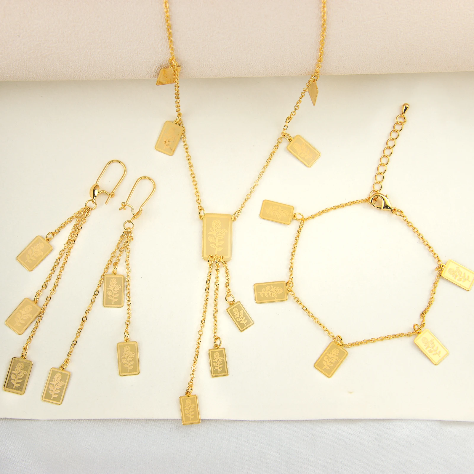 Ayong Jewelry Flower Pendant Necklace Girl Jewelry Square Jewelry Sets 18k Gold Plated for Women
Ayong Jewelry Flower Pendant Necklace Girl Jewelry Square Jewelry Sets 18k Gold Plated for Women