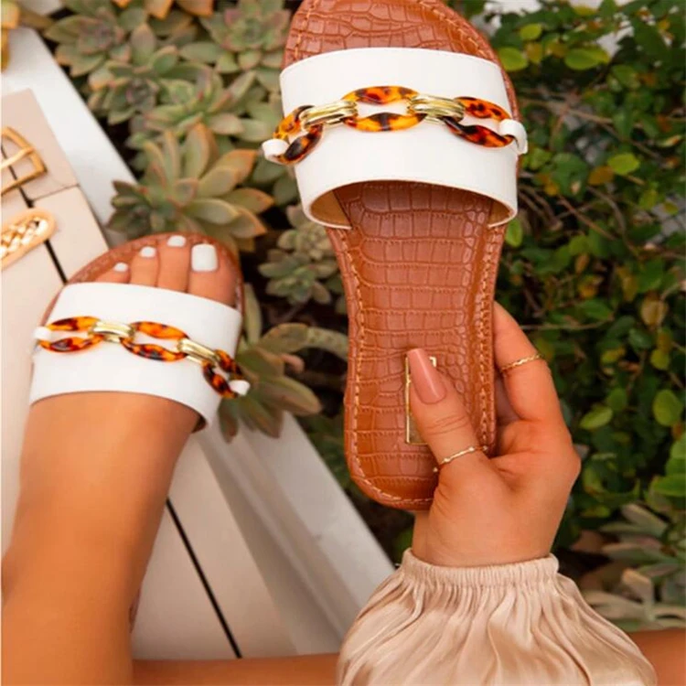 Wholesale 2021 Metal Chain Designer Inspired Sandals Shoes Girls Beach Shoes Slides Flat Women'S Slippers Summer, As pictures or customized color
Wholesale 2021 Metal Chain Designer Inspired Sandals Shoes Girls Beach Shoes Slides Flat Women'S Slippers Summer, As pictures or customized color