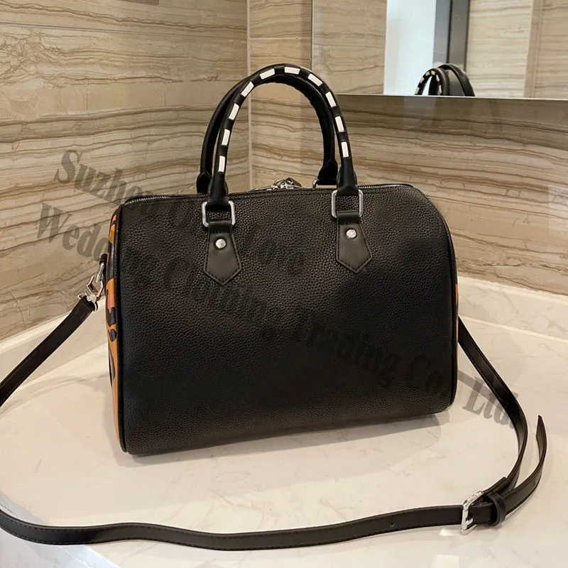 Wholesale Women Ladies Black Genuine Leather Leopard grain Pillow Handbags Hand Bag Crossbody One Shoulder Bags
Wholesale Women Ladies Black Genuine Leather Leopard grain Pillow Handbags Hand Bag Crossbody One Shoulder Bags