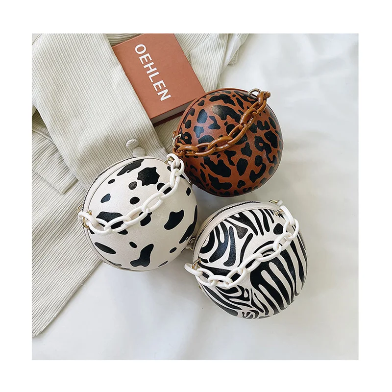 Women Small Round Bags Acrylic Chain Crossbody Bags Cow and Zebra Pattern Handbags and Purses Personality Printing Mini Tote
Women Small Round Bags Acrylic Chain Crossbody Bags Cow and Zebra Pattern Handbags and Purses Personality Printing Mini Tote