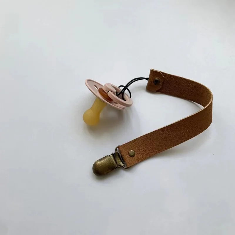 Factory Personalized Protected Metal Clip Genuine Leather Pacifier Clips Strap Leather Pacifier Holder
Factory Personalized Protected Metal Clip Genuine Leather Pacifier Clips Strap Leather Pacifier Holder