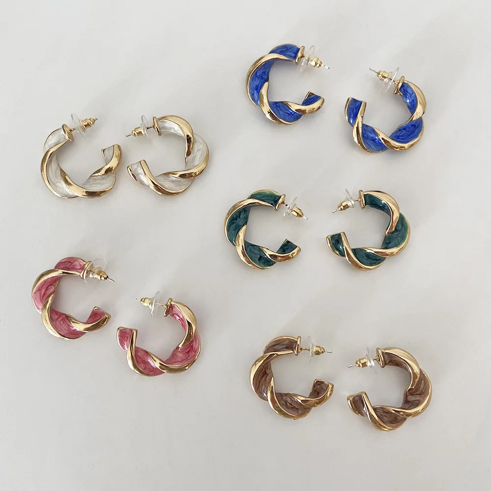 2021 Trendy Unique Earrings Women Vintage Jewelry Metal Geometric Colorful Twisted Hoop Earrings
2021 Trendy Unique Earrings Women Vintage Jewelry Metal Geometric Colorful Twisted Hoop Earrings