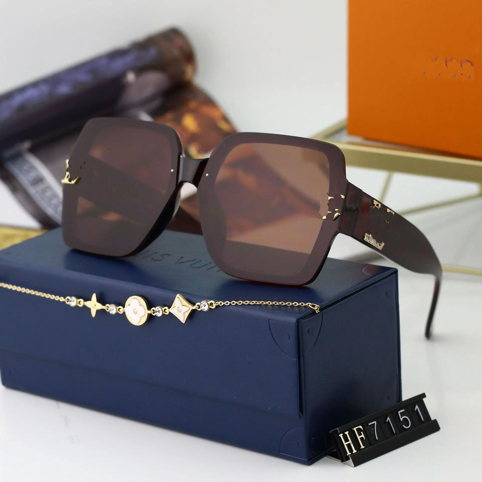 Hot Fashion 2022 Famous Brand Designer Eyewear Mens Gafas De Sol Oversized Square Trendy Luxury Women Sun Glasses Sunglasses, Custom colors
Hot Fashion 2022 Famous Brand Designer Eyewear Mens Gafas De Sol Oversized Square Trendy Luxury Women Sun Glasses Sunglasses, Custom colors