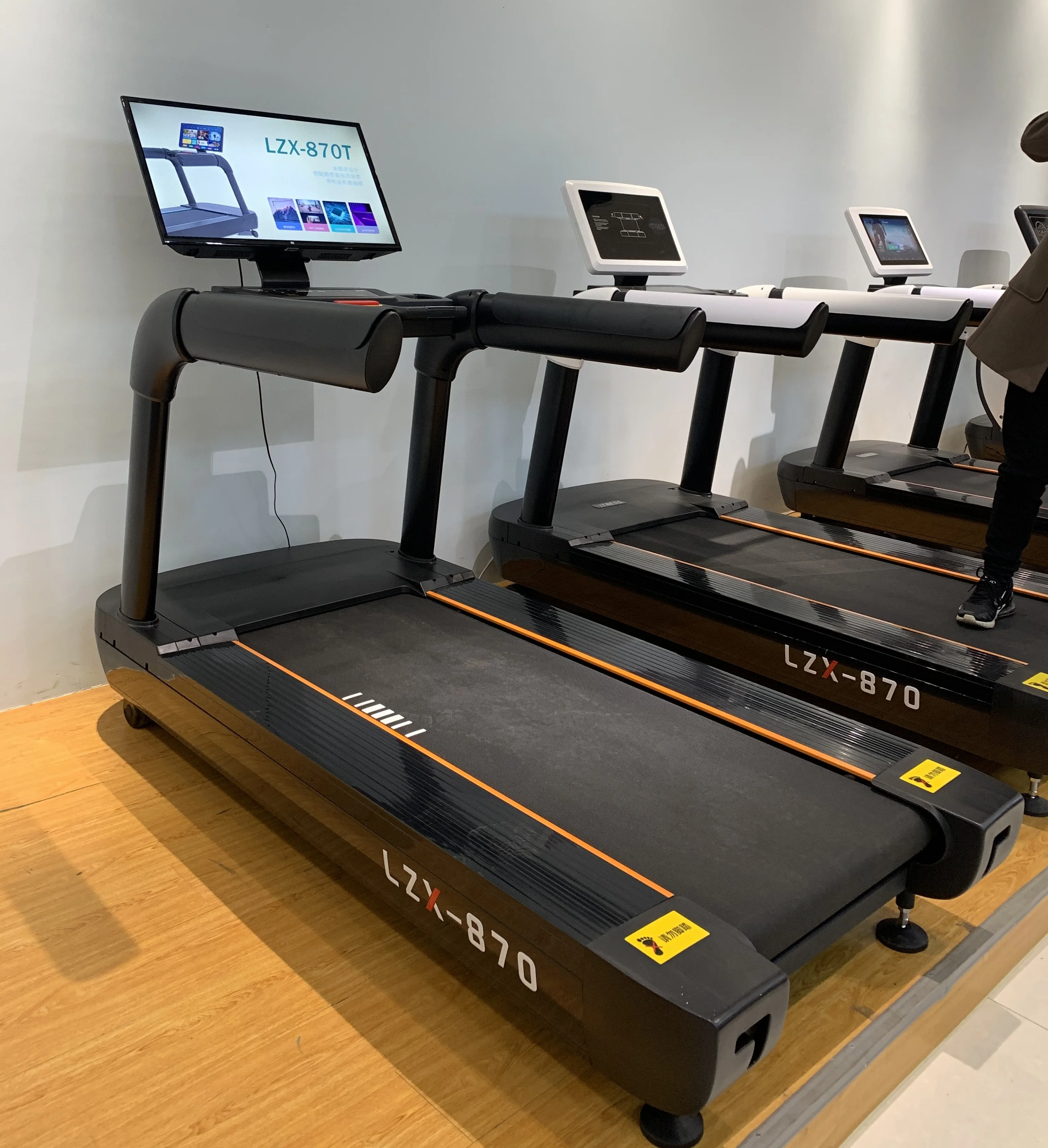 Commer touch screen running machine motored treadmill with 32'' TV, Customized color
Commer touch screen running machine motored treadmill with 32'' TV, Customized color