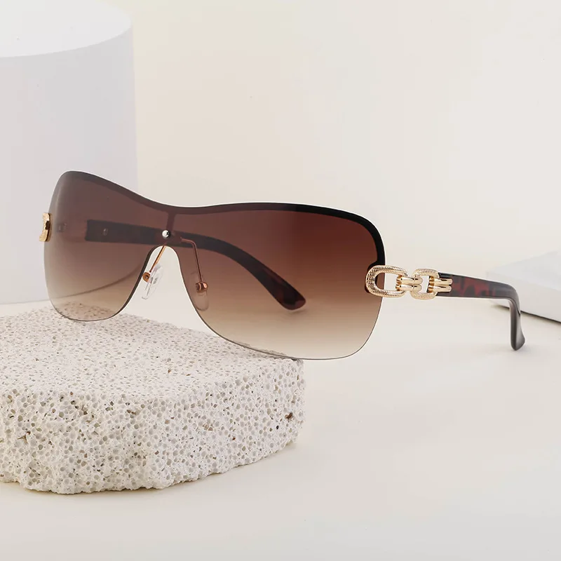 2023 New arrival women rimless sunglasses female retro vintage Y2K Millennium one piece windproof sunglasses
2023 New arrival women rimless sunglasses female retro vintage Y2K Millennium one piece windproof sunglasses