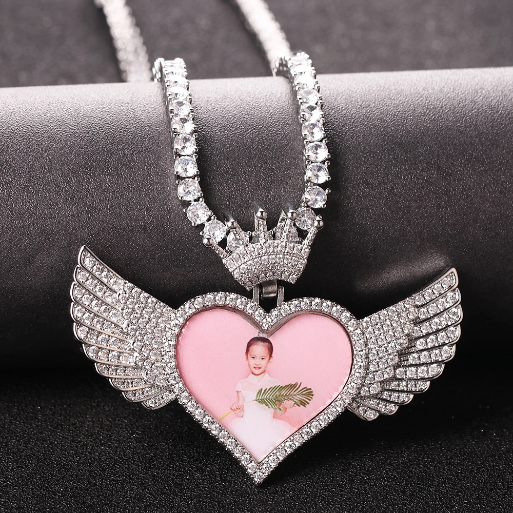 Newest Personalized Hip Hop Jewelry Heart Crown Wings Custom Photo Award Chain Pendant Necklace for Men and Women
Newest Personalized Hip Hop Jewelry Heart Crown Wings Custom Photo Award Chain Pendant Necklace for Men and Women