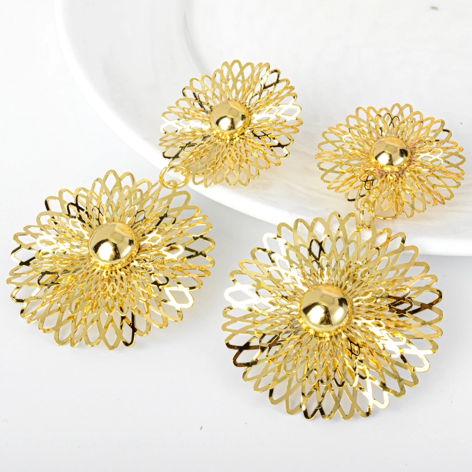 Christmas earrings 14k gold plated earring fashion flower jewelry for women with high quality fashion gift bridal earrings
Christmas earrings 14k gold plated earring fashion flower jewelry for women with high quality fashion gift bridal earrings