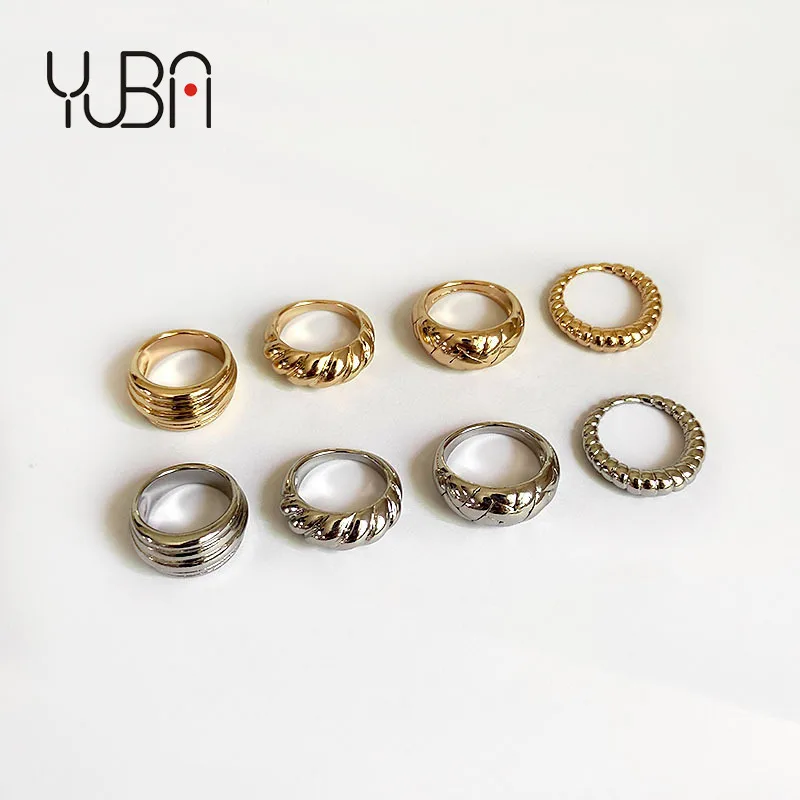 New Design Simple Bread Thread Shape Ring Fashion 18K Gold Plated Stainless Steel Ring for Women
New Design Simple Bread Thread Shape Ring Fashion 18K Gold Plated Stainless Steel Ring for Women