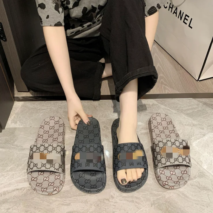 New Fashion Lovers Slippers Man and Women Sandals Plus Size Casual Summer Flat Slippers Luxury Outdoor Slippers for Lovers, Customized color
New Fashion Lovers Slippers Man and Women Sandals Plus Size Casual Summer Flat Slippers Luxury Outdoor Slippers for Lovers, Customized color