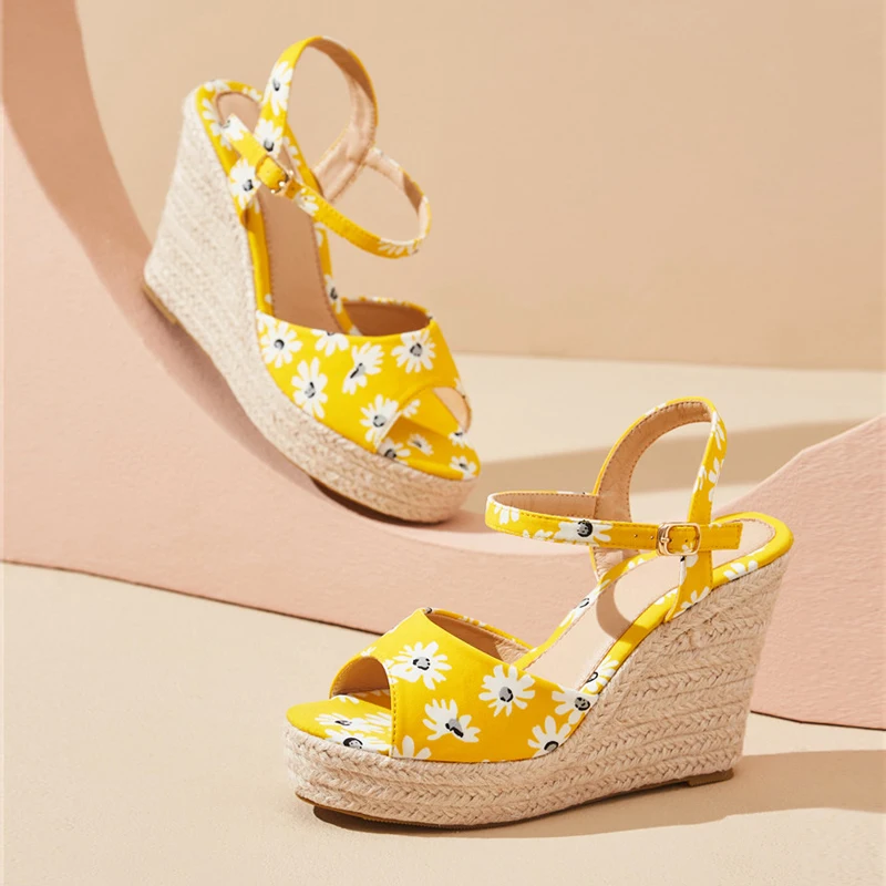 2021 New Platform Peep Toe Buckle Strap Women Sandals Fashion Flowers Pattern Wedge High Heels summer Ladies Dress Shoes
2021 New Platform Peep Toe Buckle Strap Women Sandals Fashion Flowers Pattern Wedge High Heels summer Ladies Dress Shoes