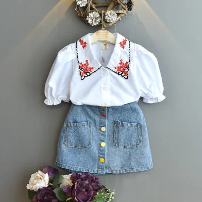 Summer New Style Girls Embroidered Doll Collar Bubble Short Sleeve Shirt + Denim Skirt Suit Child Clothes Wholesale, Photo color
Summer New Style Girls Embroidered Doll Collar Bubble Short Sleeve Shirt + Denim Skirt Suit Child Clothes Wholesale, Photo color