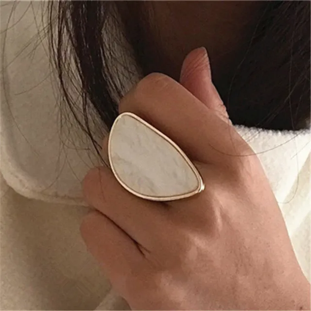 Fashion Adjustable Oval Acrylic Resin Rings Geometry Trendy Wedding Rings for Women, White
Fashion Adjustable Oval Acrylic Resin Rings Geometry Trendy Wedding Rings for Women, White