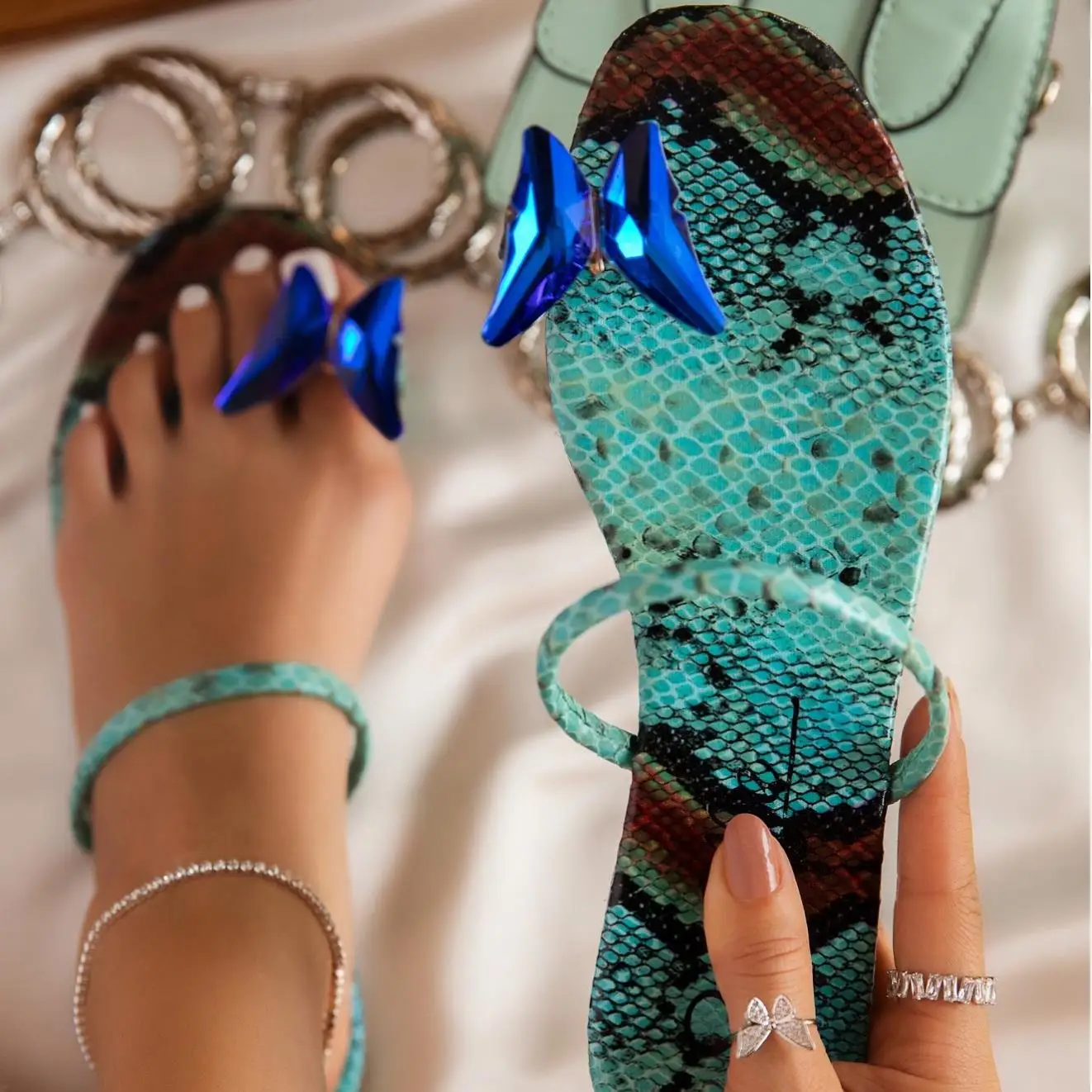 Fashion latest strap ladies shoes female slides slippers women summer beach flat sandals
Fashion latest strap ladies shoes female slides slippers women summer beach flat sandals