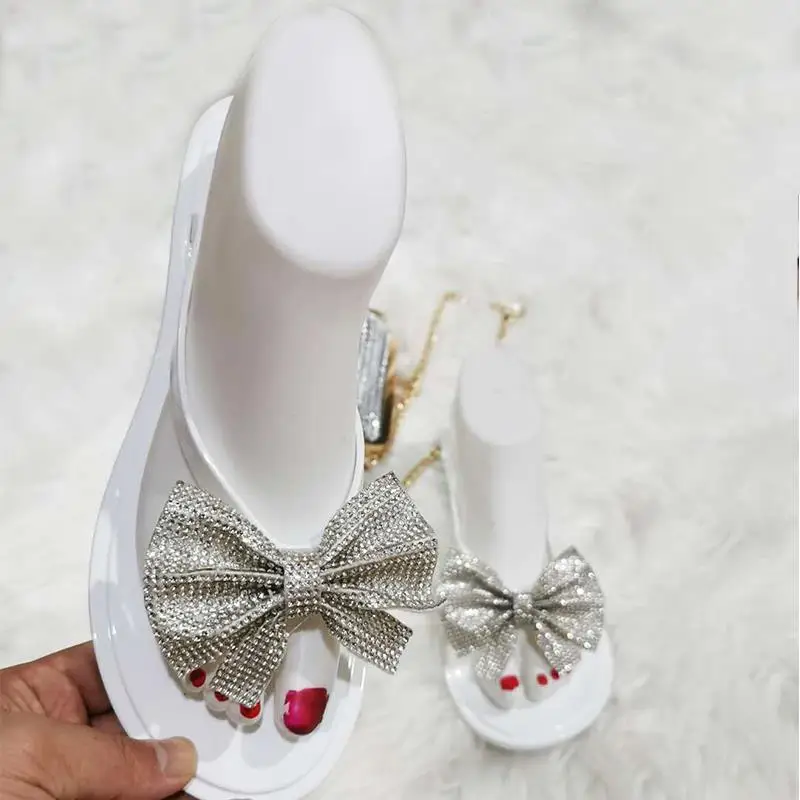 New design summer women flip flop trendy Beach Fashion jelly crystal sandals slippers for Women
New design summer women flip flop trendy Beach Fashion jelly crystal sandals slippers for Women